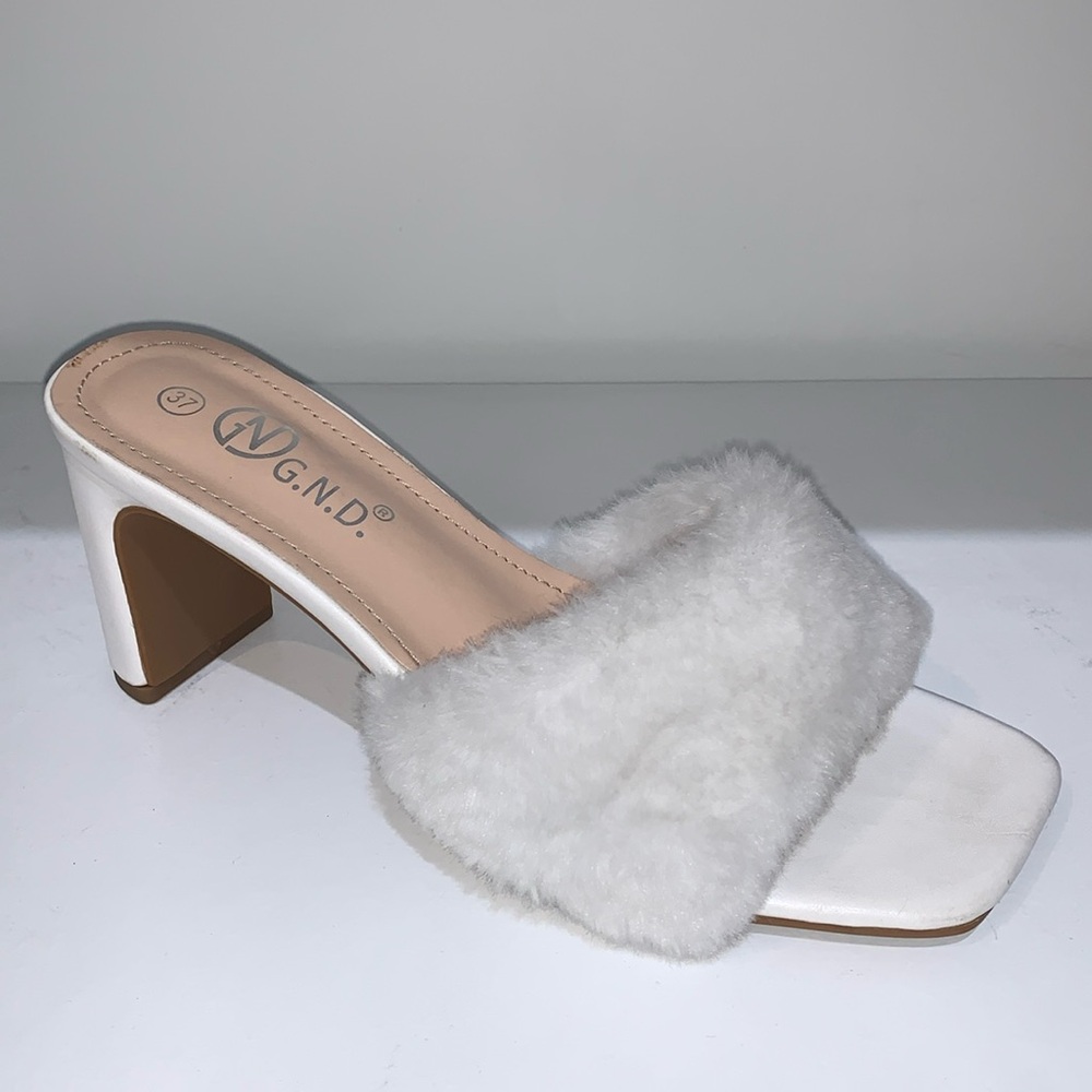 WHITE FUR HEELS